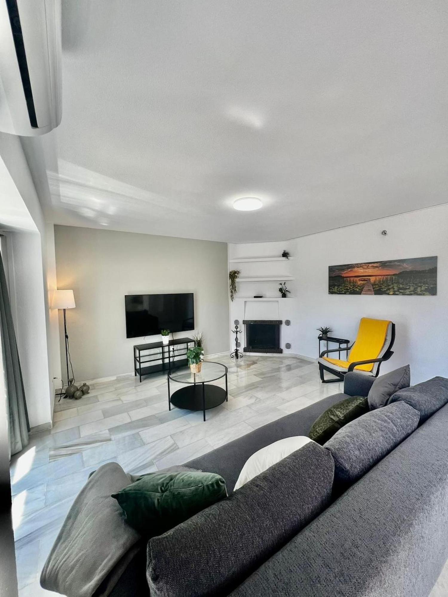 Pueblo Evita One Bedroom Large Terrace And Bbq Apartment Benalmadena